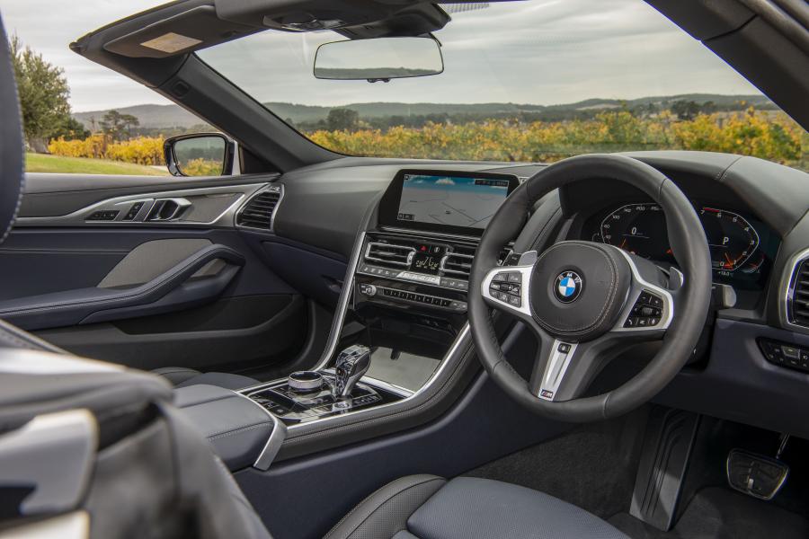 Интерьер BMW M850i xDrive Convertible (G14) 2019 года  (AU) (фото 20 из 41)
